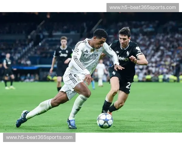 豪门恩怨与巅峰对决：重温尤文图斯vs皇家马德里的史诗录像，寻找那段被时光镌刻的足球记忆